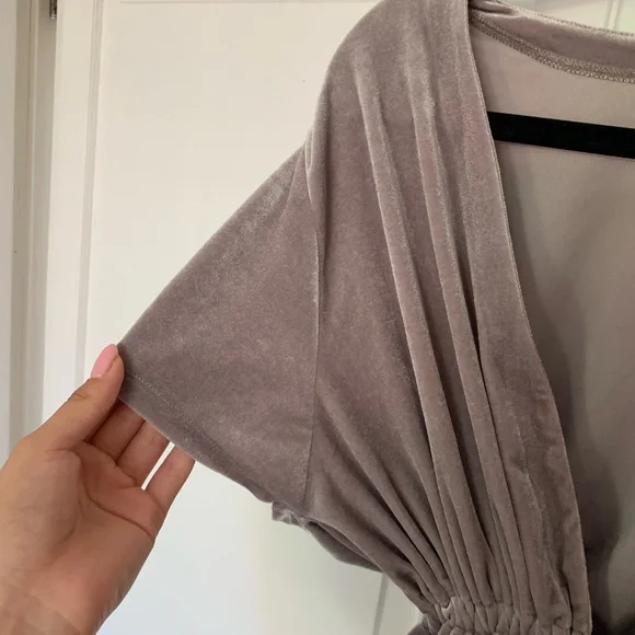 Urban outfitters velvet cropped wraparound blouse gray - Picture 3 of 6